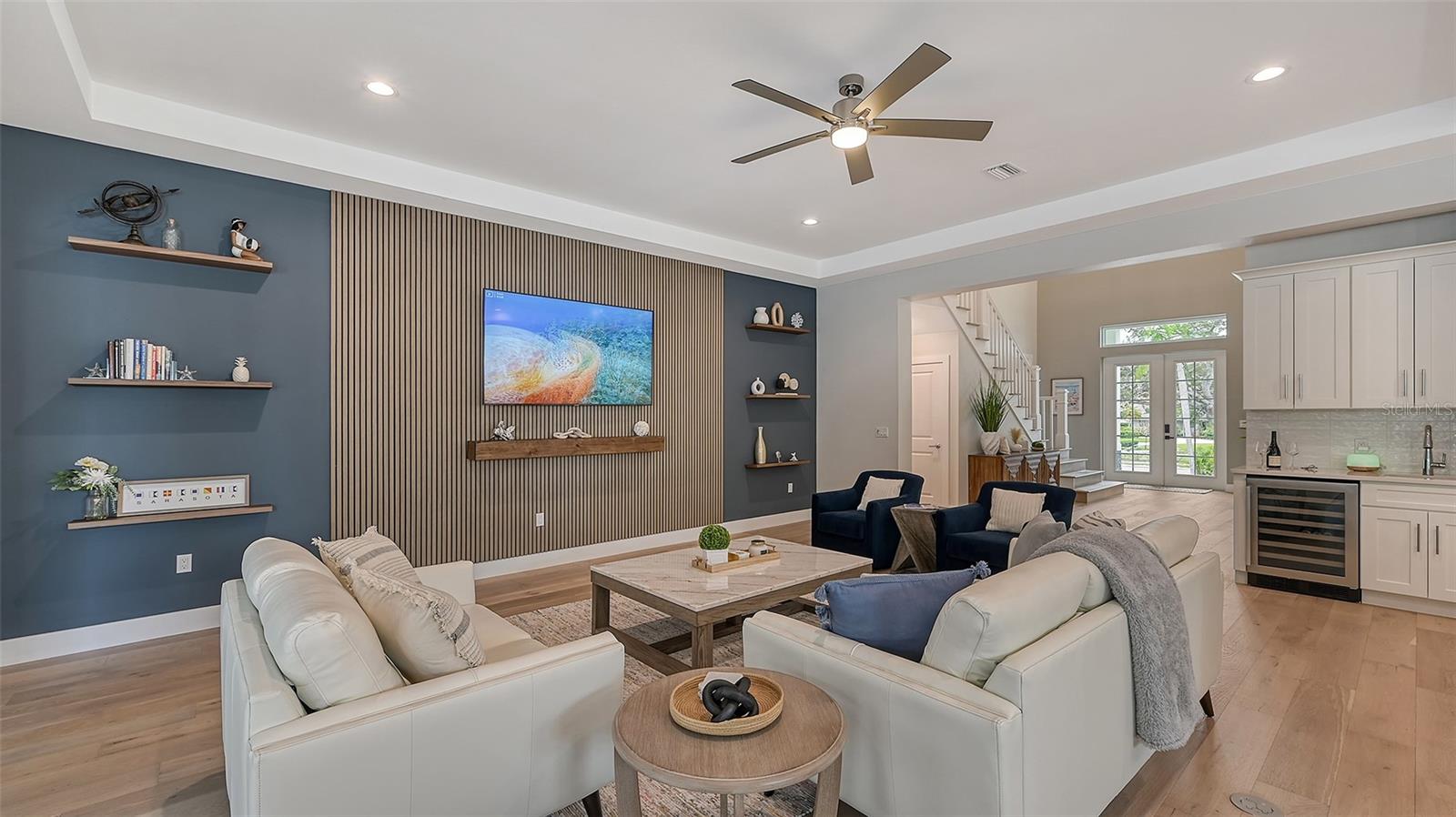 1537 SIESTA DR, SARASOTA, FL, 34239