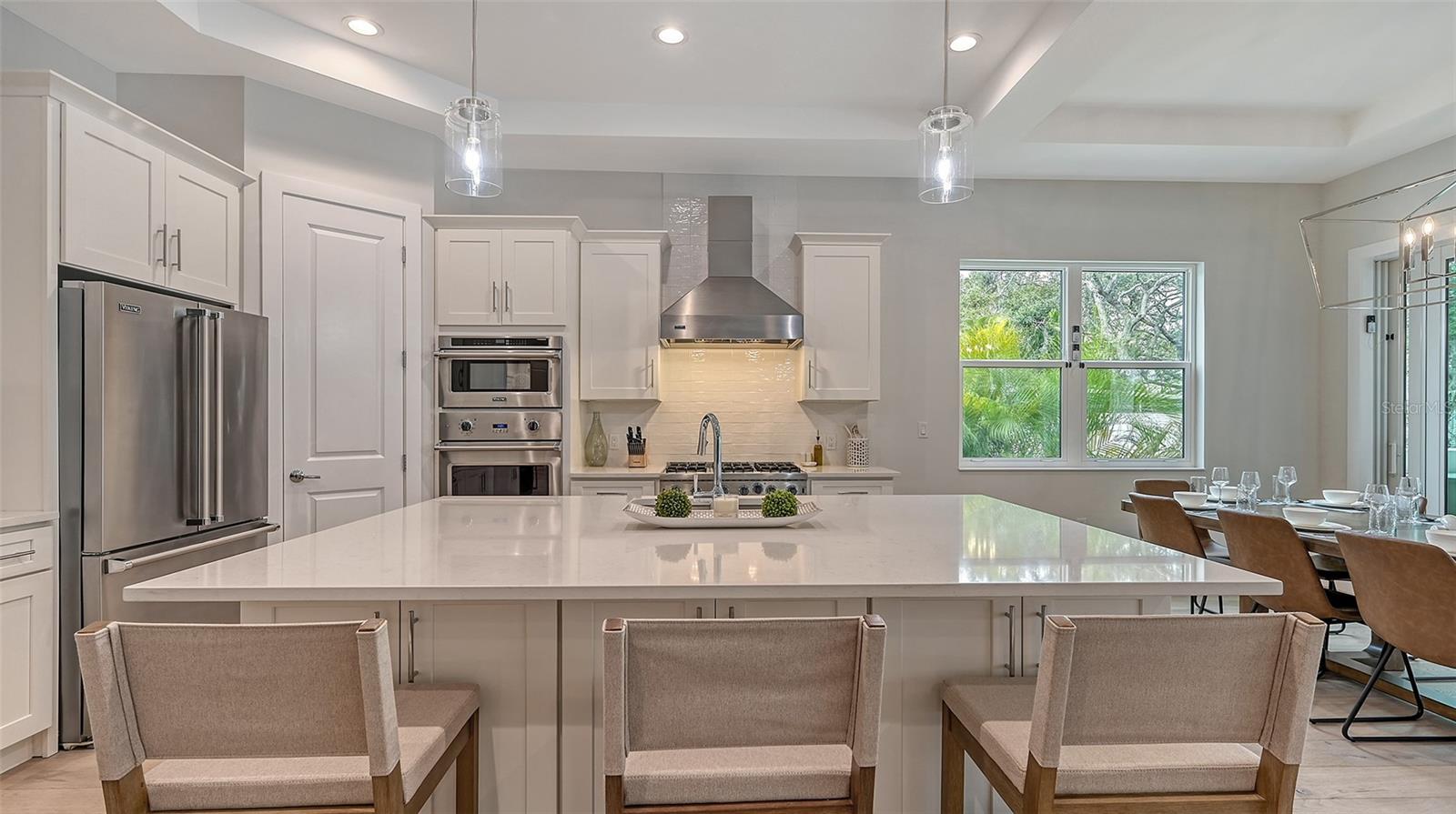 1537 SIESTA DR, SARASOTA, FL, 34239