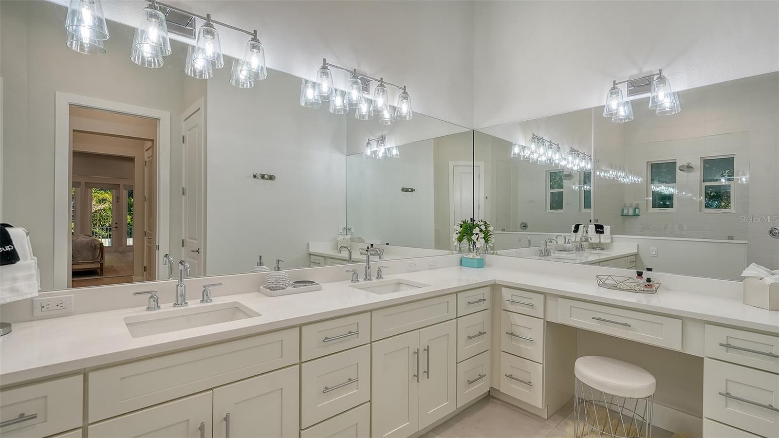 1537 SIESTA DR, SARASOTA, FL, 34239
