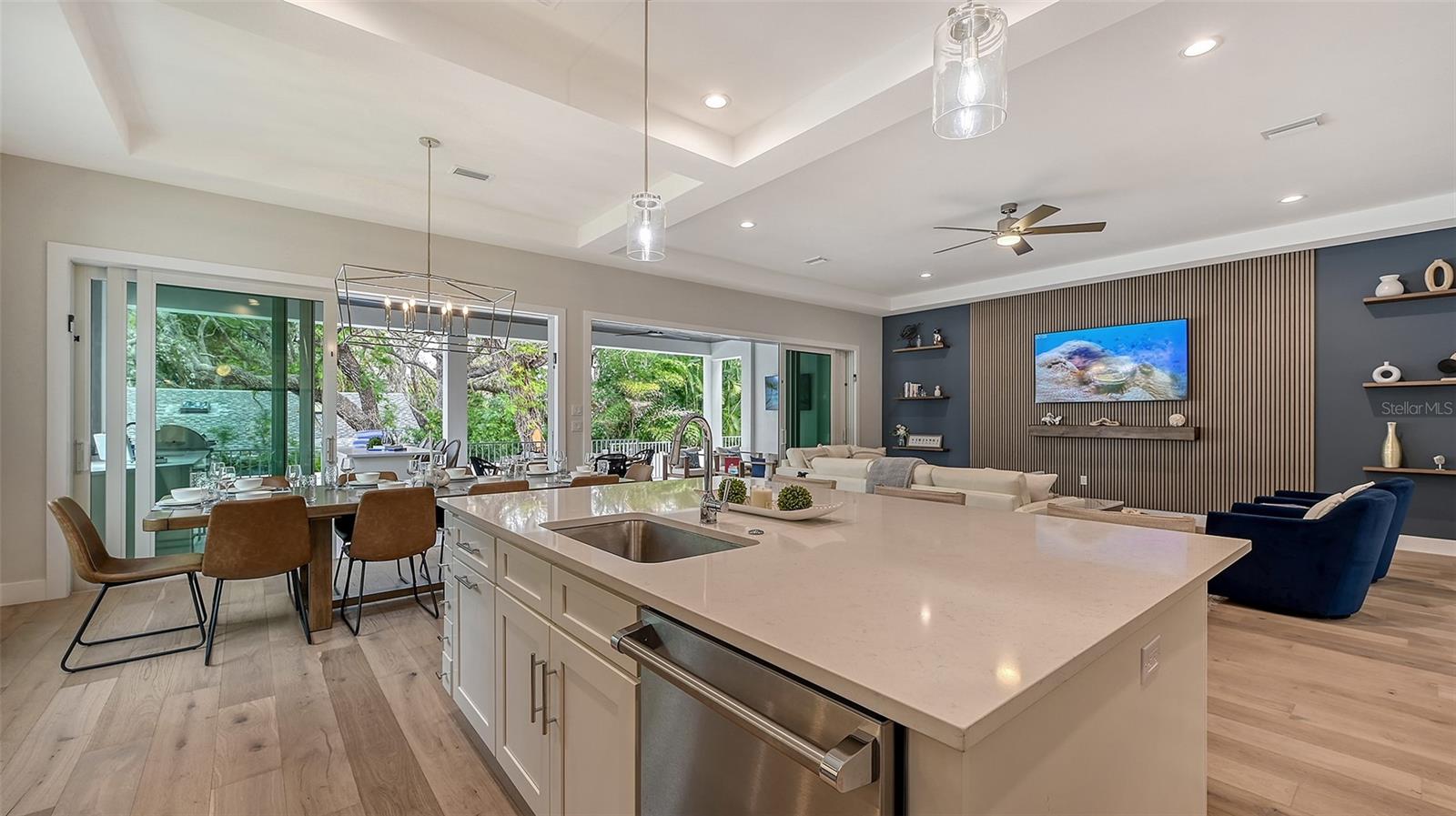 1537 SIESTA DR, SARASOTA, FL, 34239