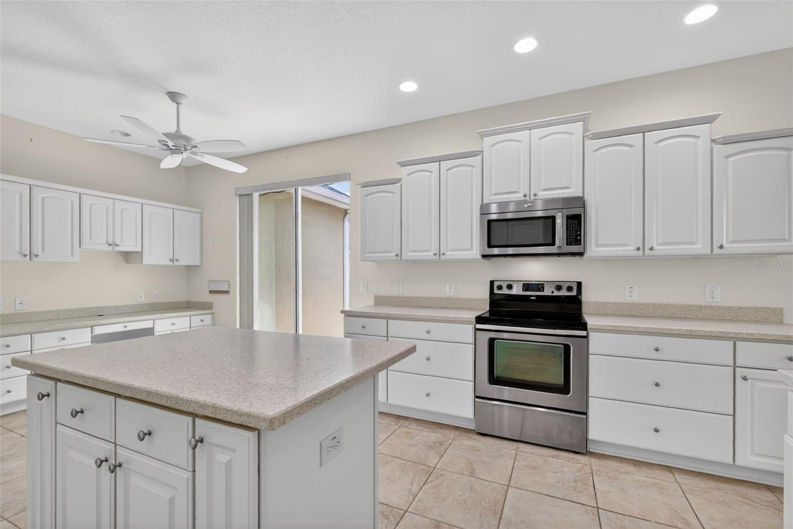2970 FISHER AVE, THE VILLAGES, FL, 32163