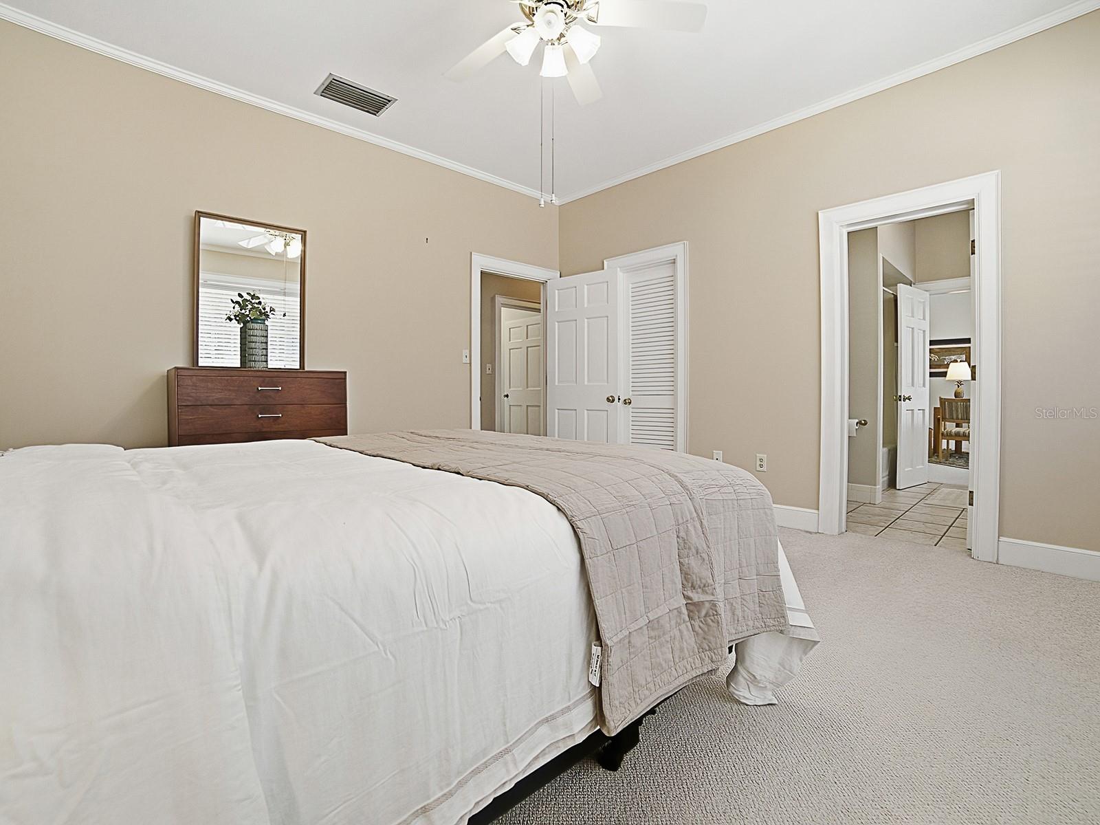 1017 SHORE ACRES DR, LEESBURG, FL, 34748