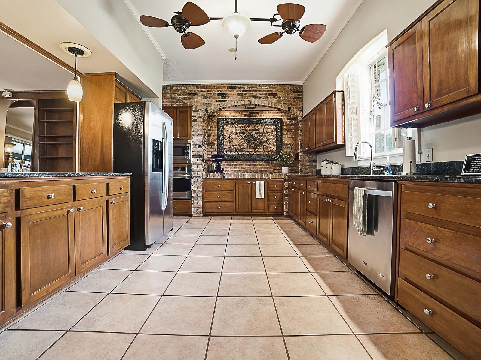 1017 SHORE ACRES DR, LEESBURG, FL, 34748