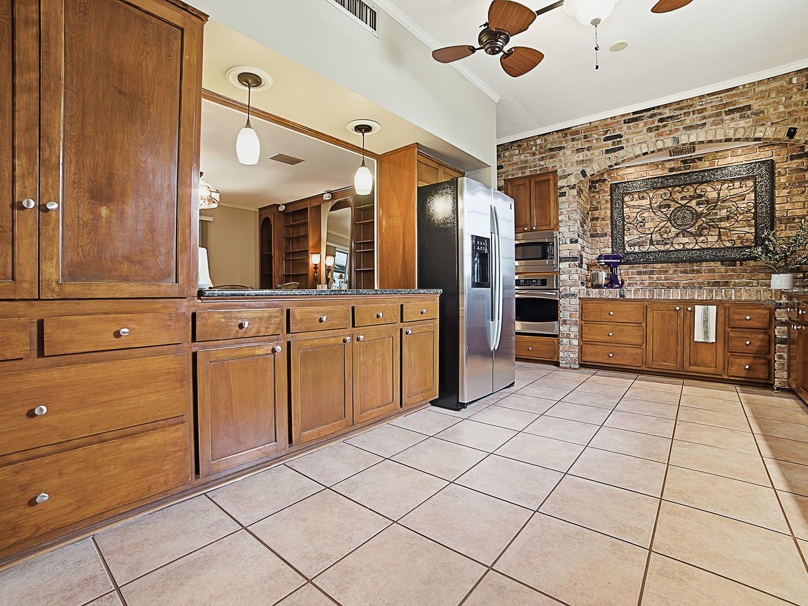 1017 SHORE ACRES DR, LEESBURG, FL, 34748