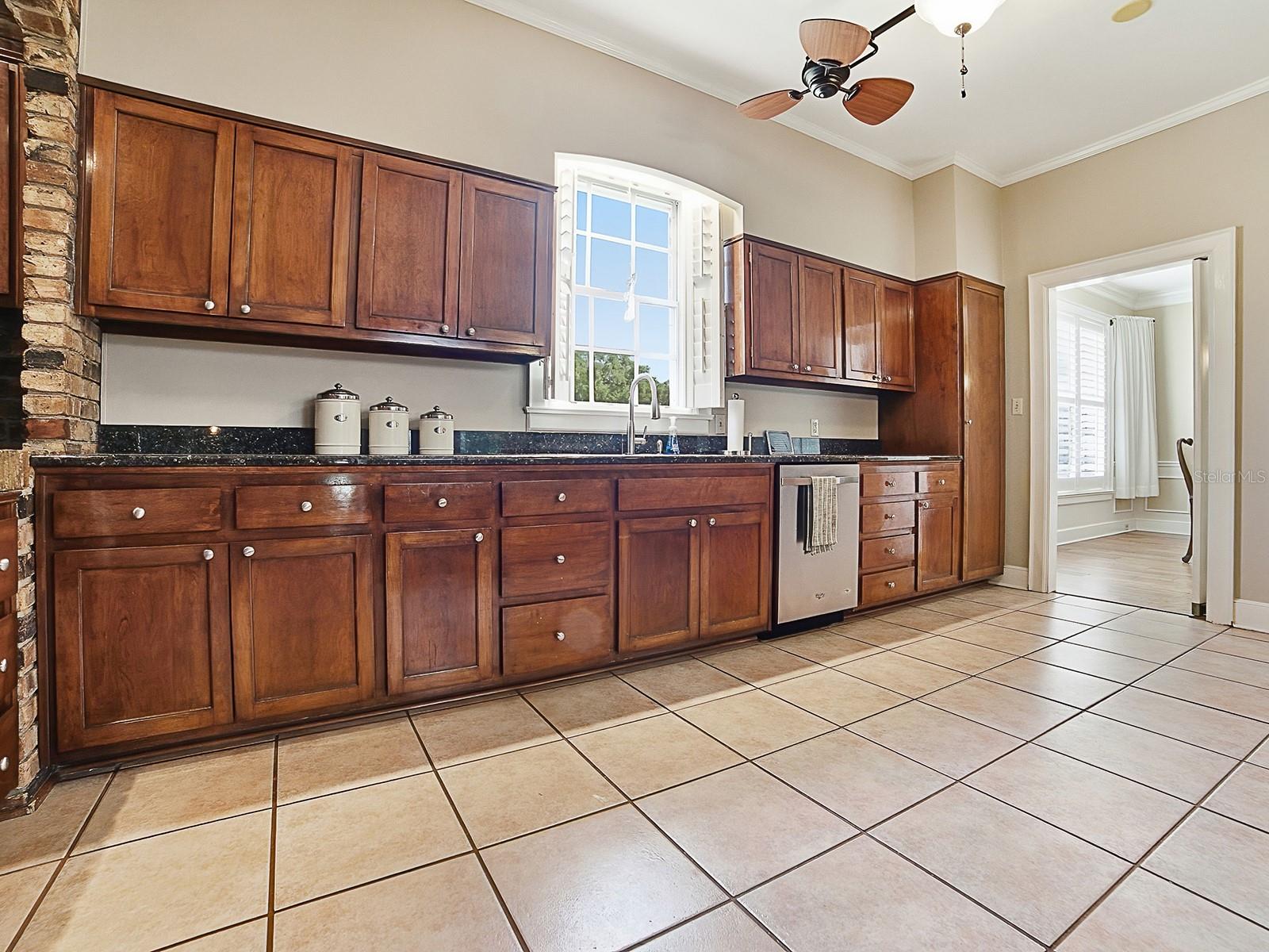 1017 SHORE ACRES DR, LEESBURG, FL, 34748