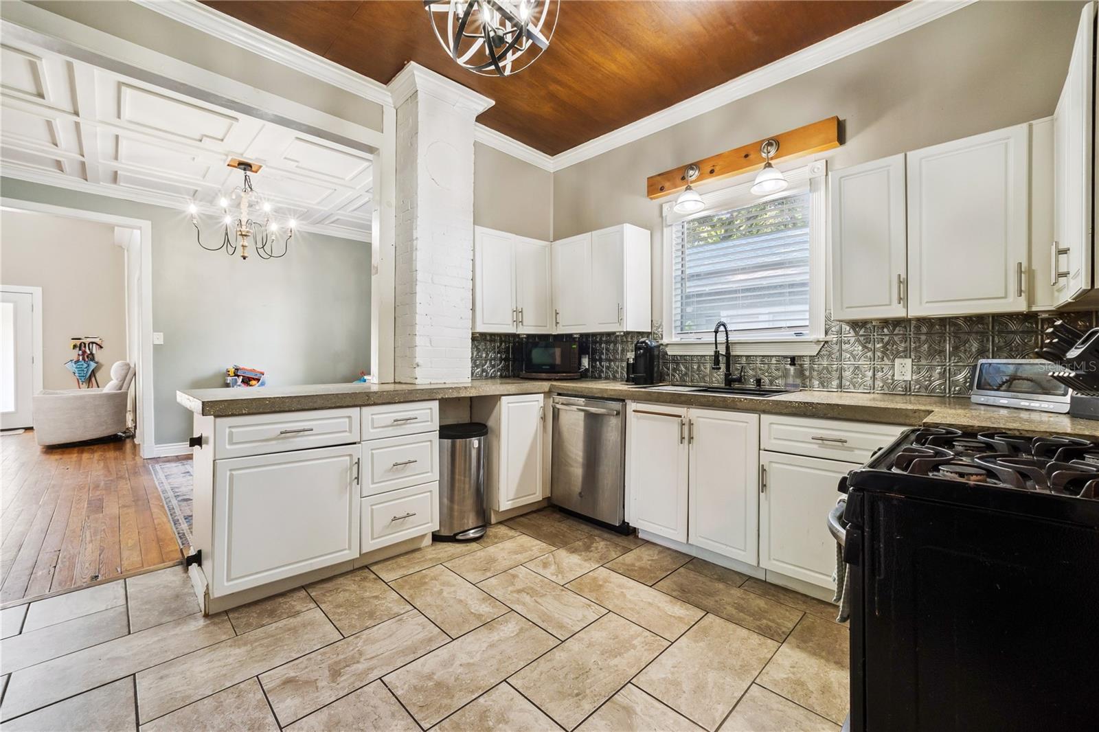 1000 S LAUREL AVE, SANFORD, FL, 32771