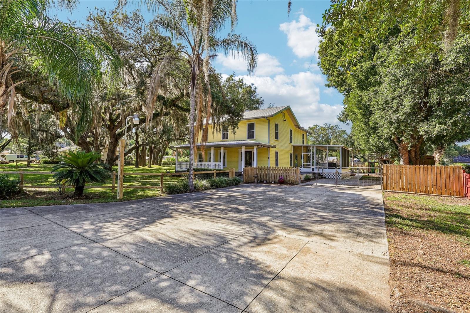 1190 OLD MOUNT DORA RD, EUSTIS, FL, 32726