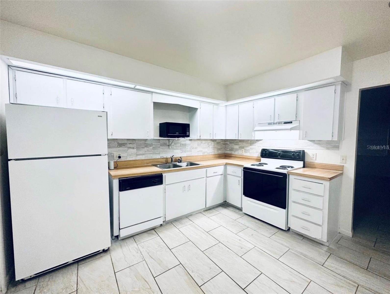 101 LAKE HUNTER DR #15 & 16, LAKELAND, FL, 33803