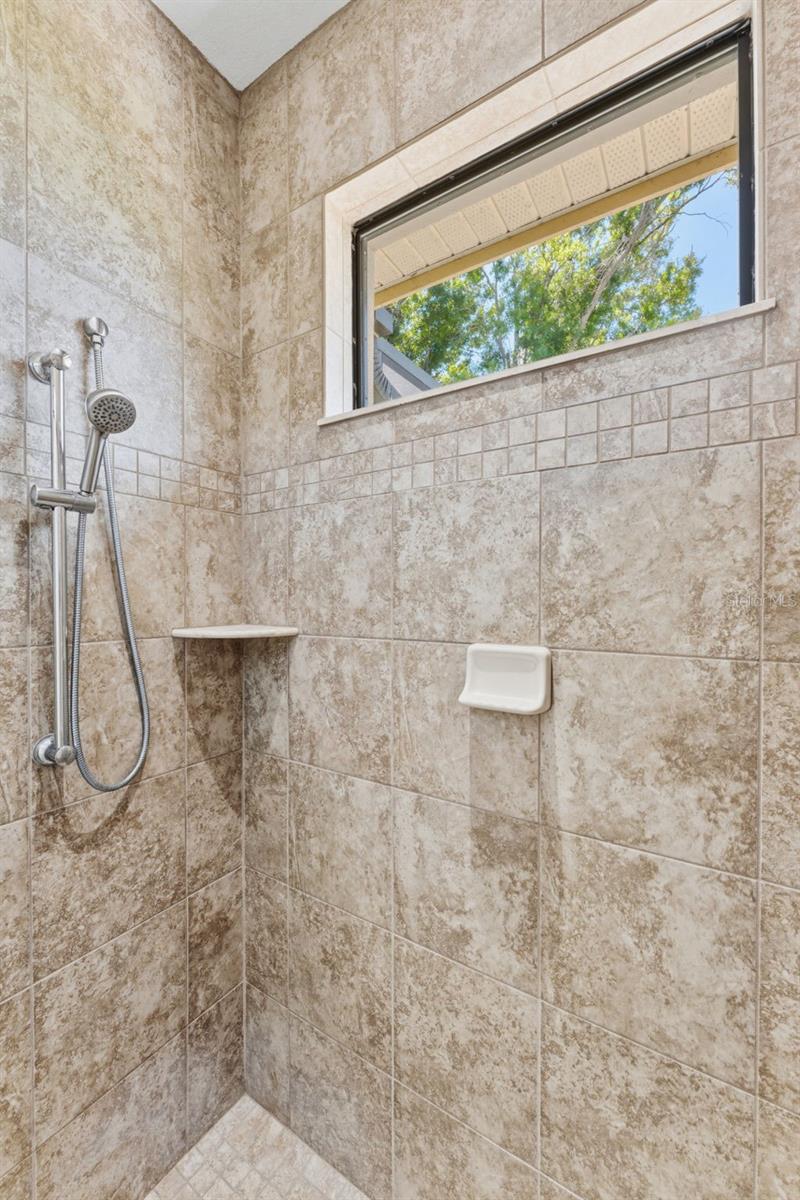10220 BLOSSOM TRL, SEMINOLE, FL, 33772