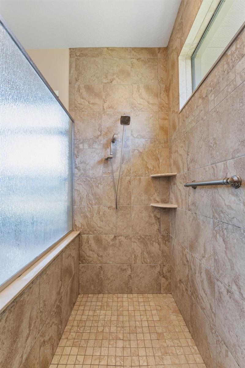 10220 BLOSSOM TRL, SEMINOLE, FL, 33772