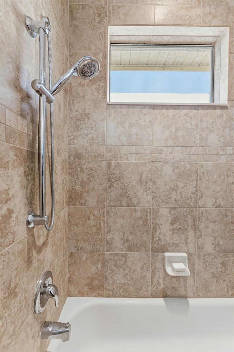 10220 BLOSSOM TRL, SEMINOLE, FL, 33772