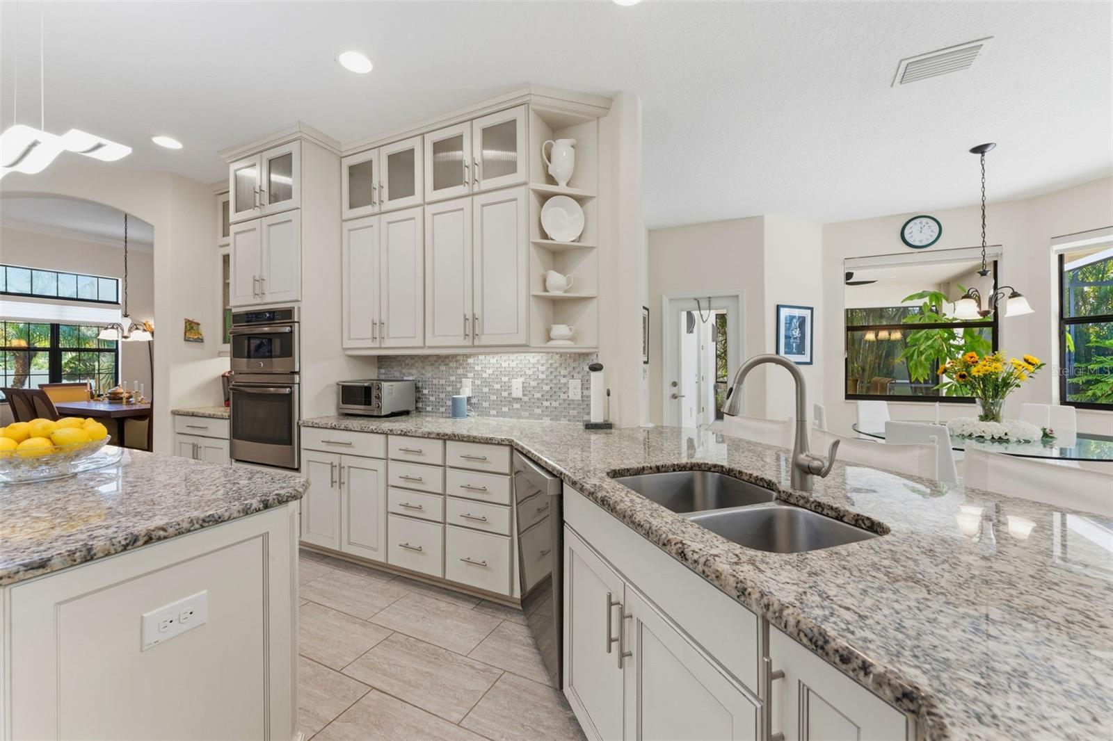 10220 BLOSSOM TRL, SEMINOLE, FL, 33772