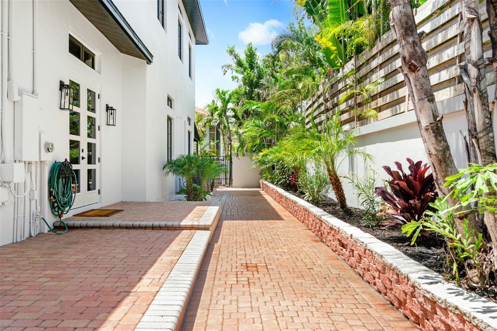 324 SIESTA DR, SARASOTA, FL, 34242