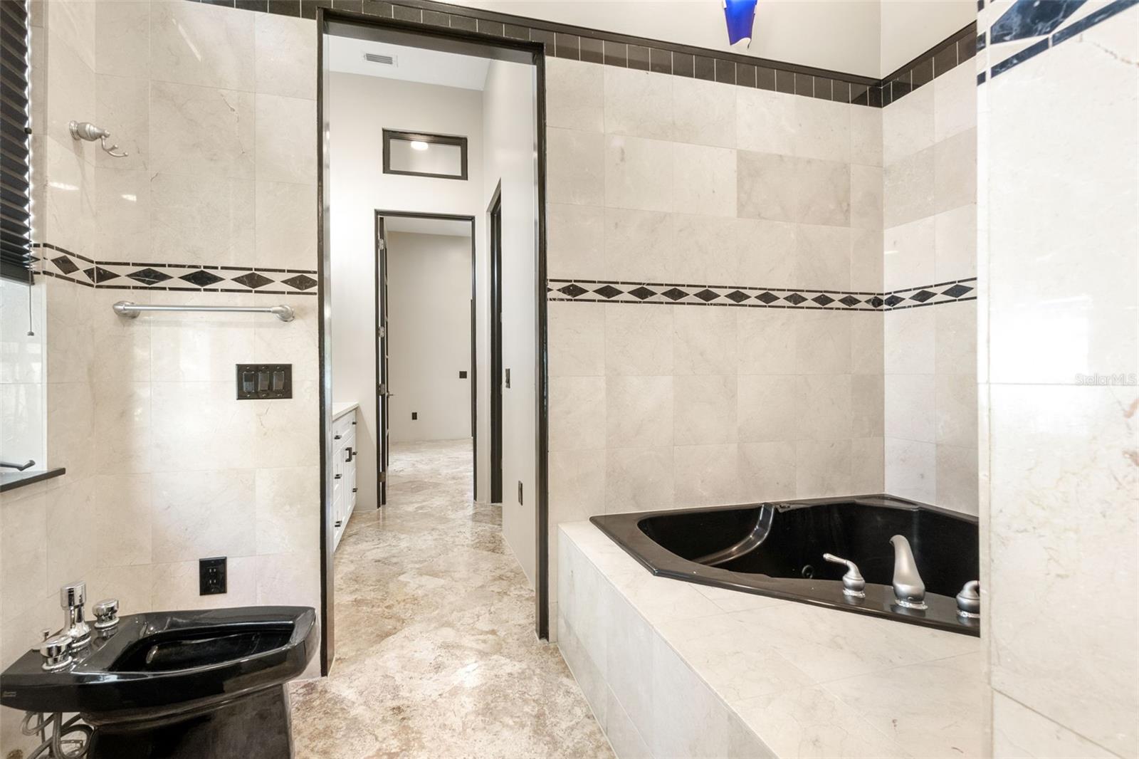 324 SIESTA DR, SARASOTA, FL, 34242
