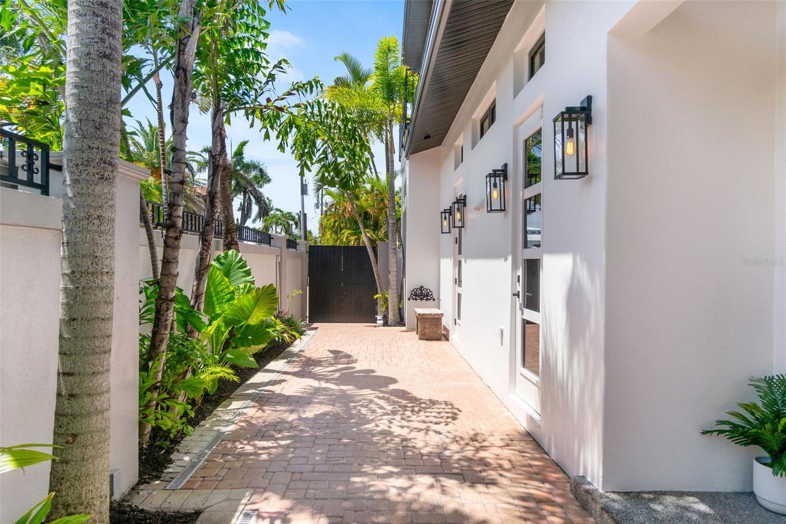 324 SIESTA DR, SARASOTA, FL, 34242