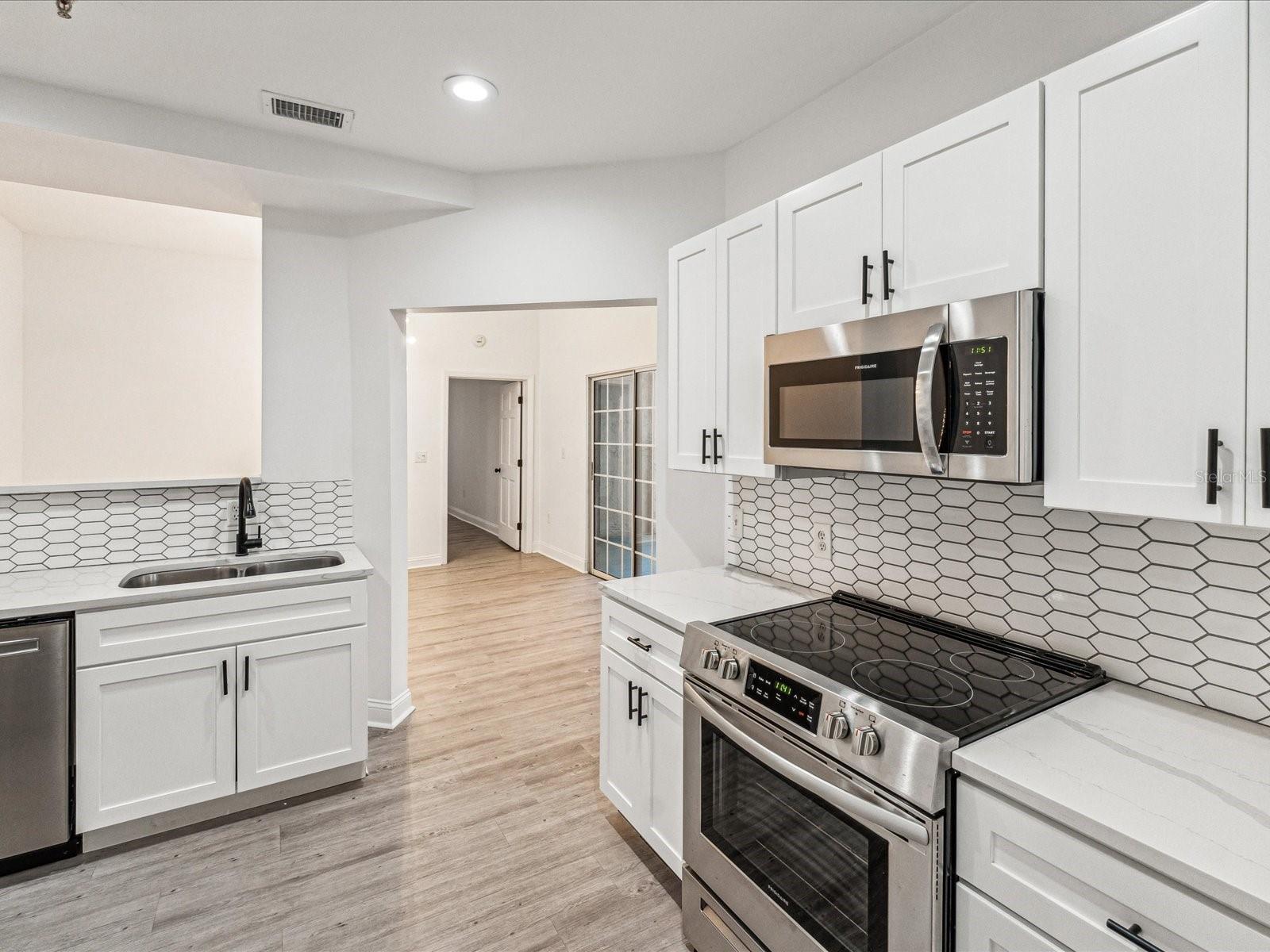 215 CENTRAL AVE #3F, ST PETERSBURG, FL, 33701
