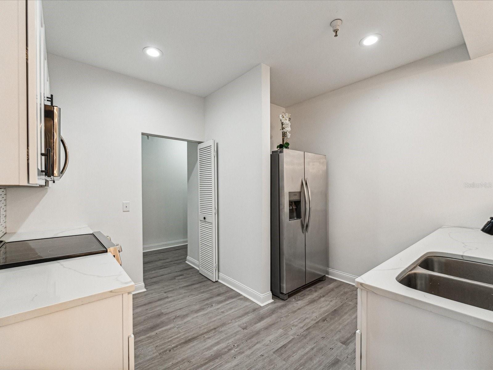 215 CENTRAL AVE #3F, ST PETERSBURG, FL, 33701
