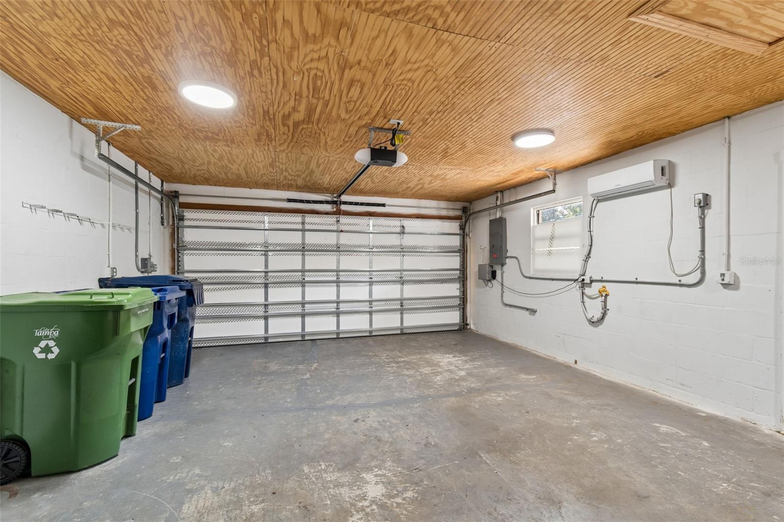 8445 N RIVER DUNE ST, TAMPA, FL, 33617