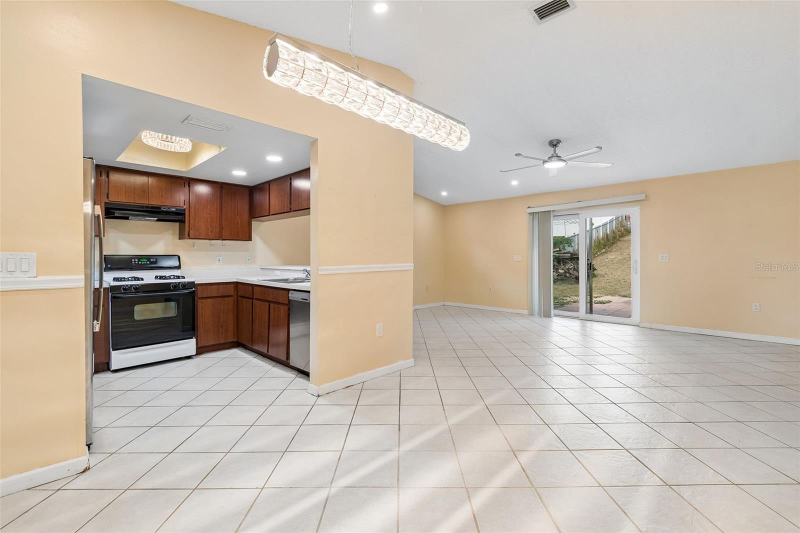 8445 N RIVER DUNE ST, TAMPA, FL, 33617