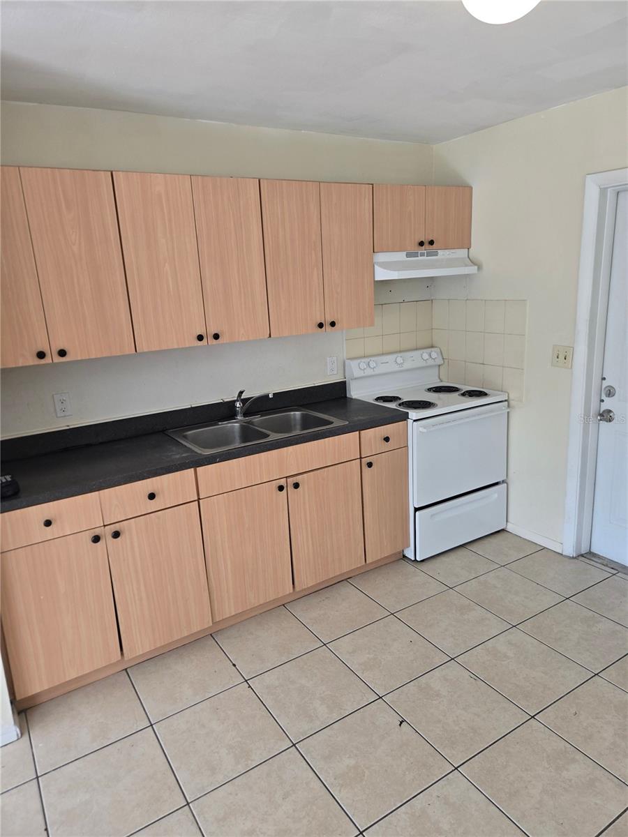 1109 E SENECA AVE #B, TAMPA, FL, 33612