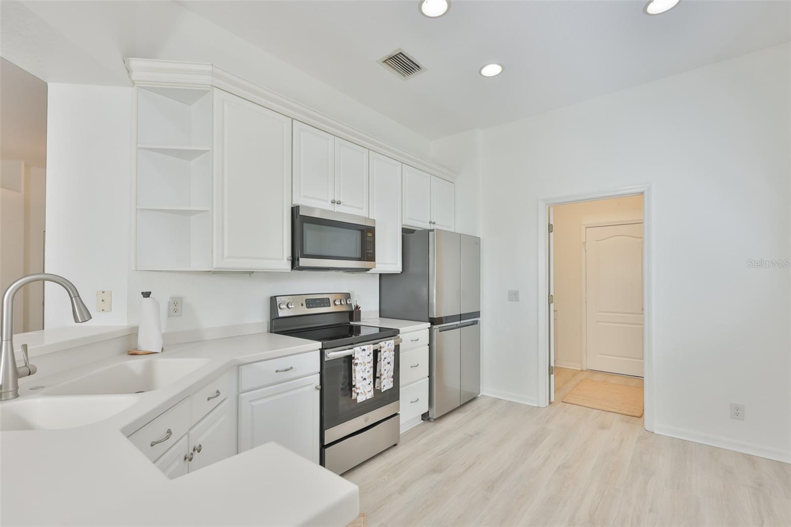 448 NOBLE FAIRE DR, SUN CITY CENTER, FL, 33573