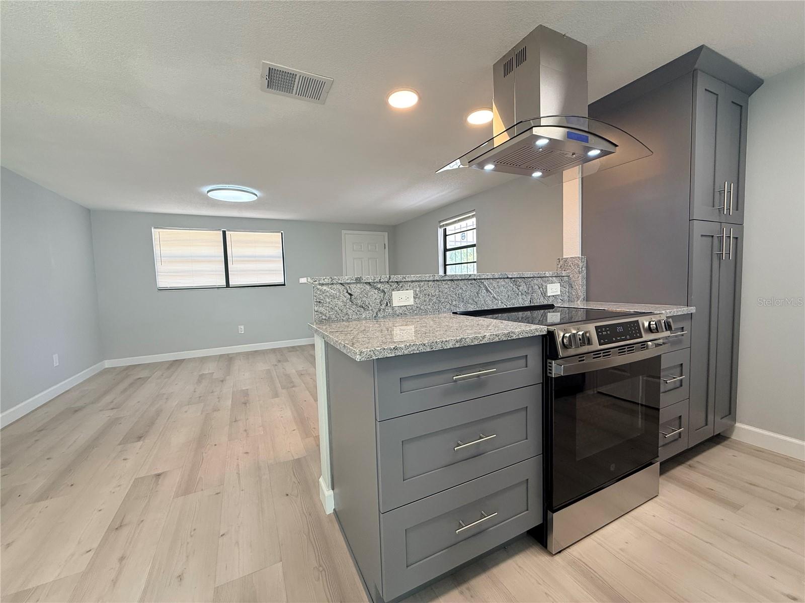 9010 N JONES AVE, TAMPA, FL, 33604