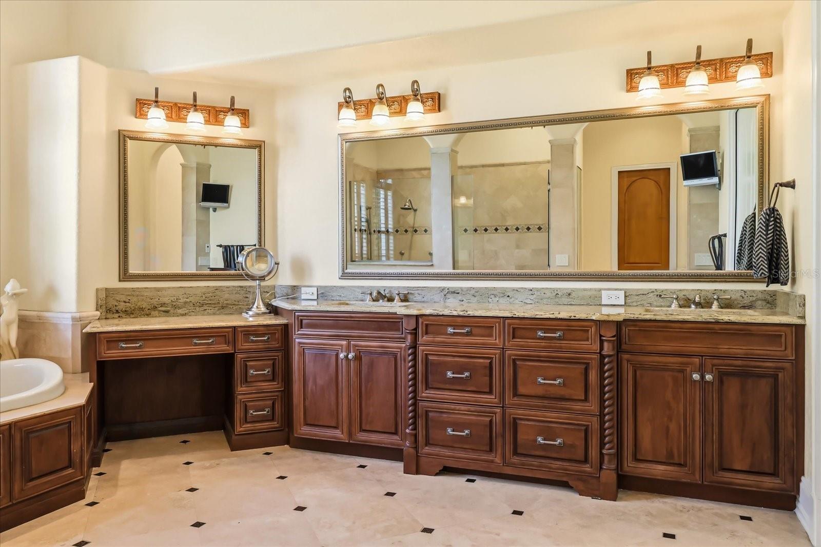 1136 LAKE WHITNEY DR, WINDERMERE, FL, 34786
