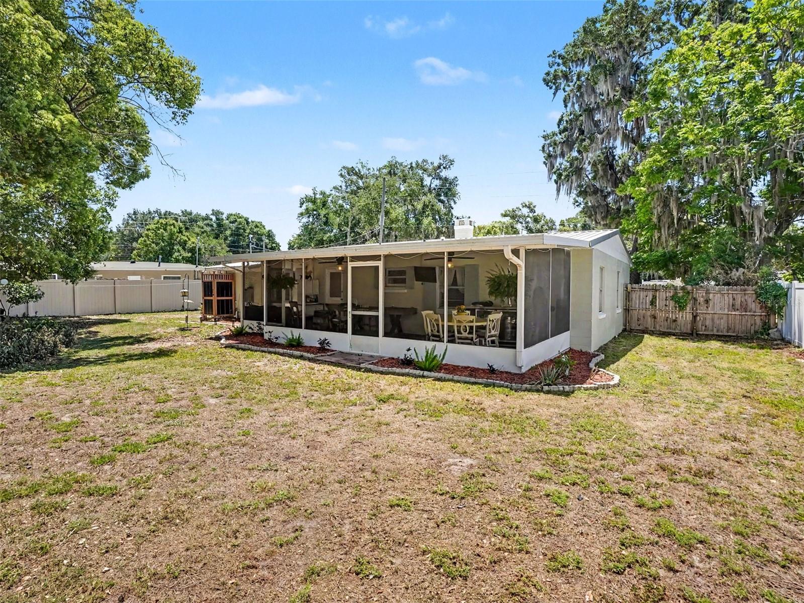 315 W 11TH AVE, MOUNT DORA, FL, 32757