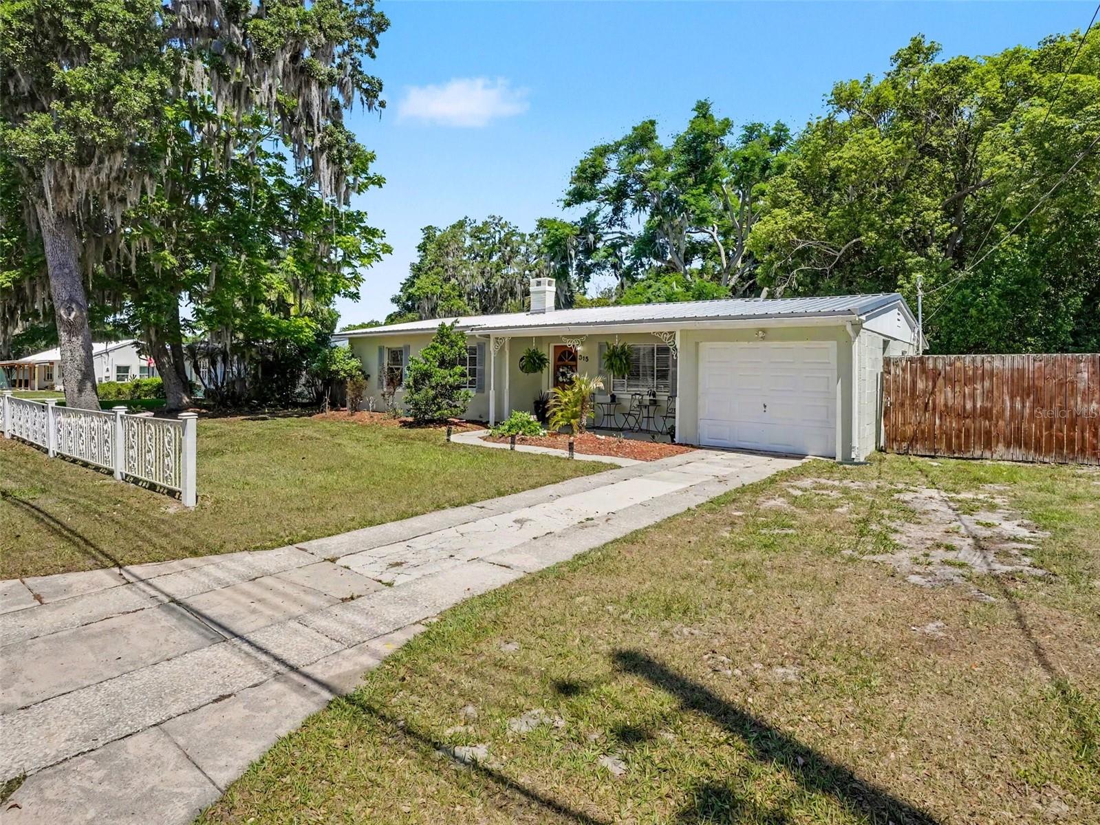 315 W 11TH AVE, MOUNT DORA, FL, 32757