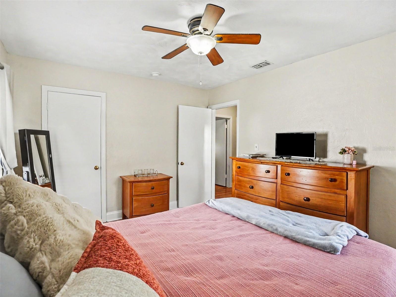 315 W 11TH AVE, MOUNT DORA, FL, 32757