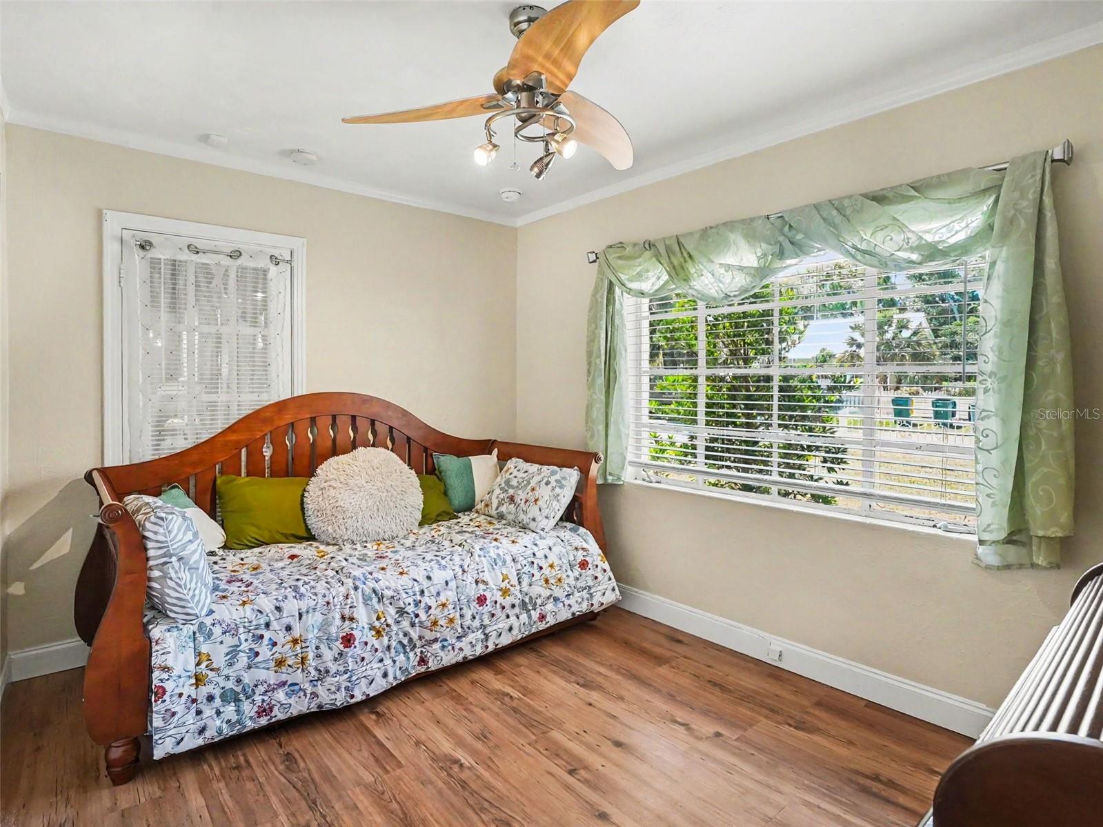 315 W 11TH AVE, MOUNT DORA, FL, 32757
