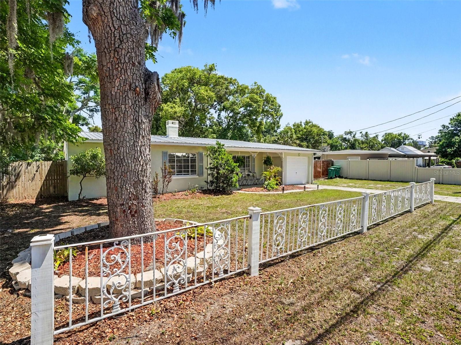 315 W 11TH AVE, MOUNT DORA, FL, 32757