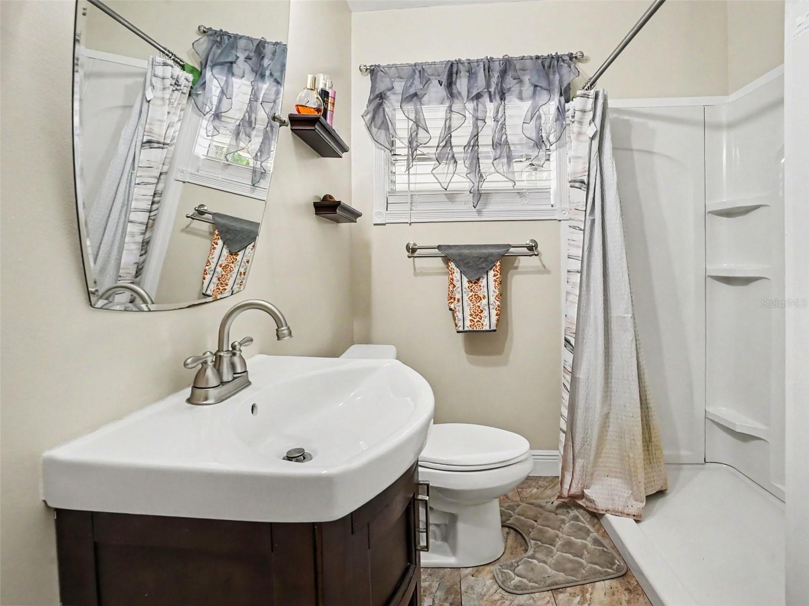315 W 11TH AVE, MOUNT DORA, FL, 32757