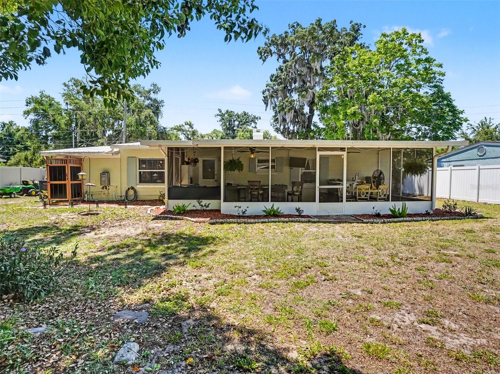315 W 11TH AVE, MOUNT DORA, FL, 32757