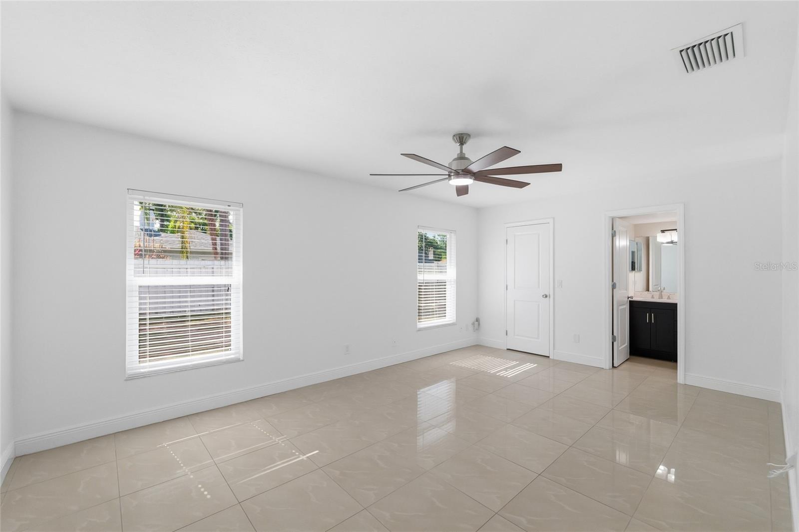 11807 NICKLAUS CIR, TAMPA, FL, 33624