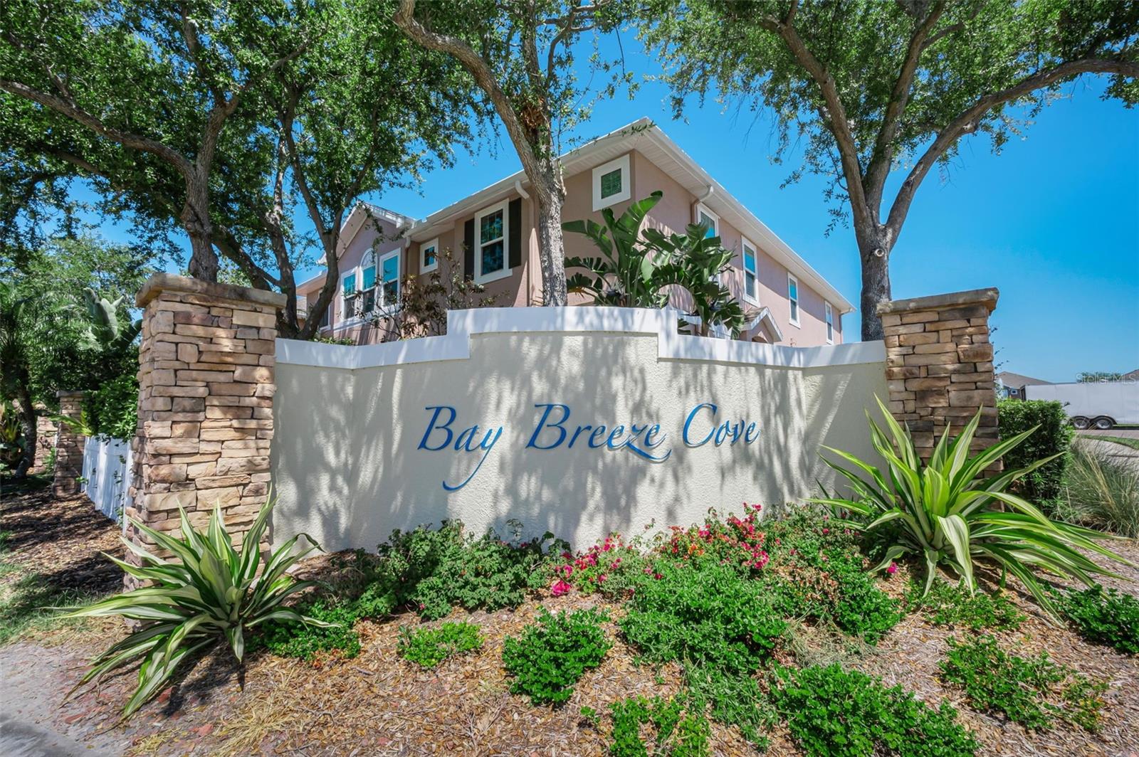 617 52ND AVE N, ST PETERSBURG, FL, 33703