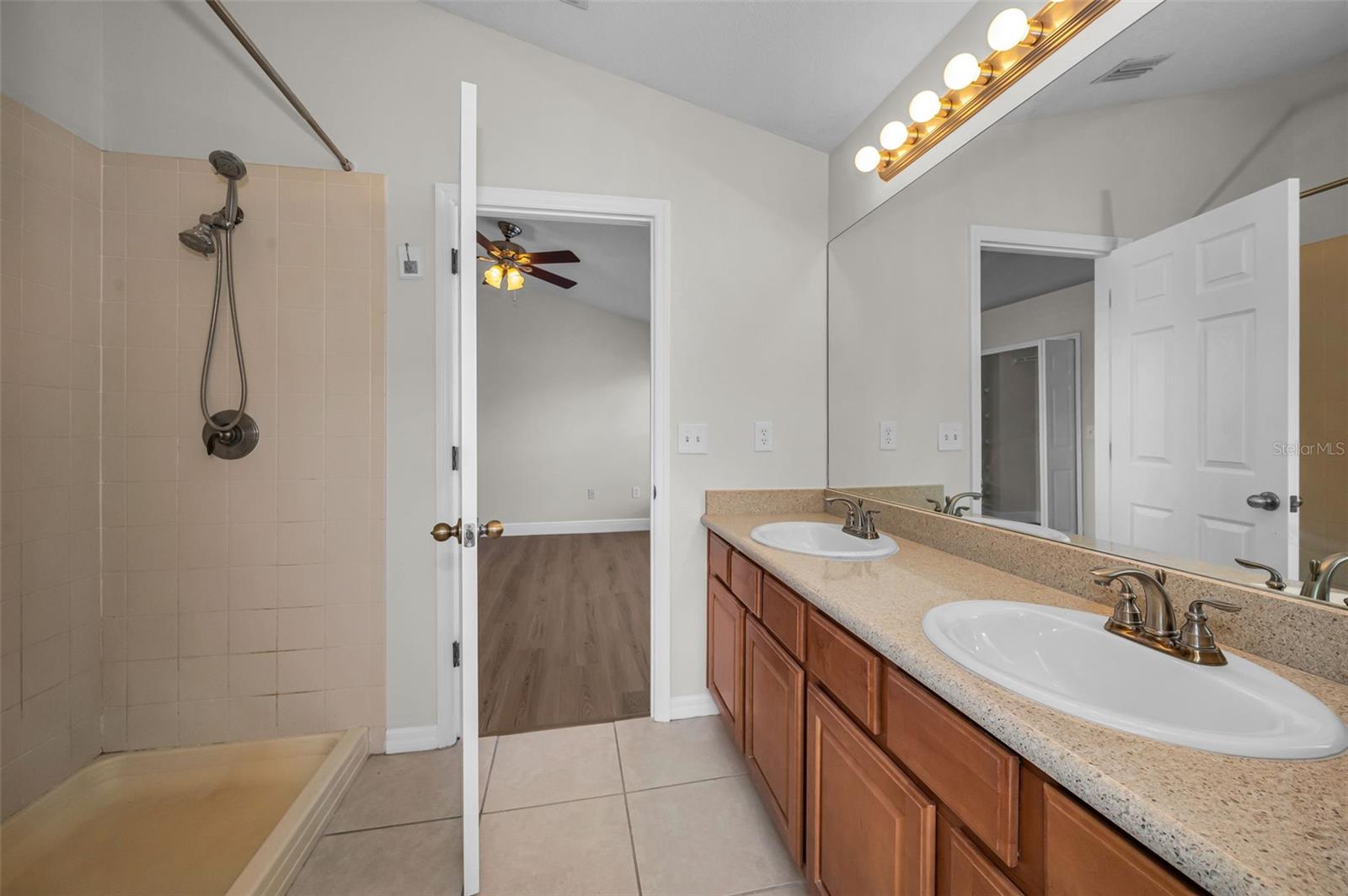 617 52ND AVE N, ST PETERSBURG, FL, 33703