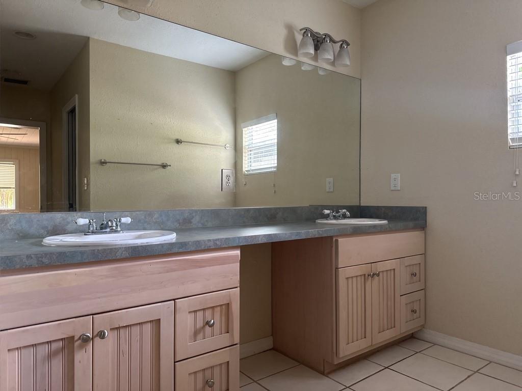815 W PLYMOUTH ST, TAMPA, FL, 33603