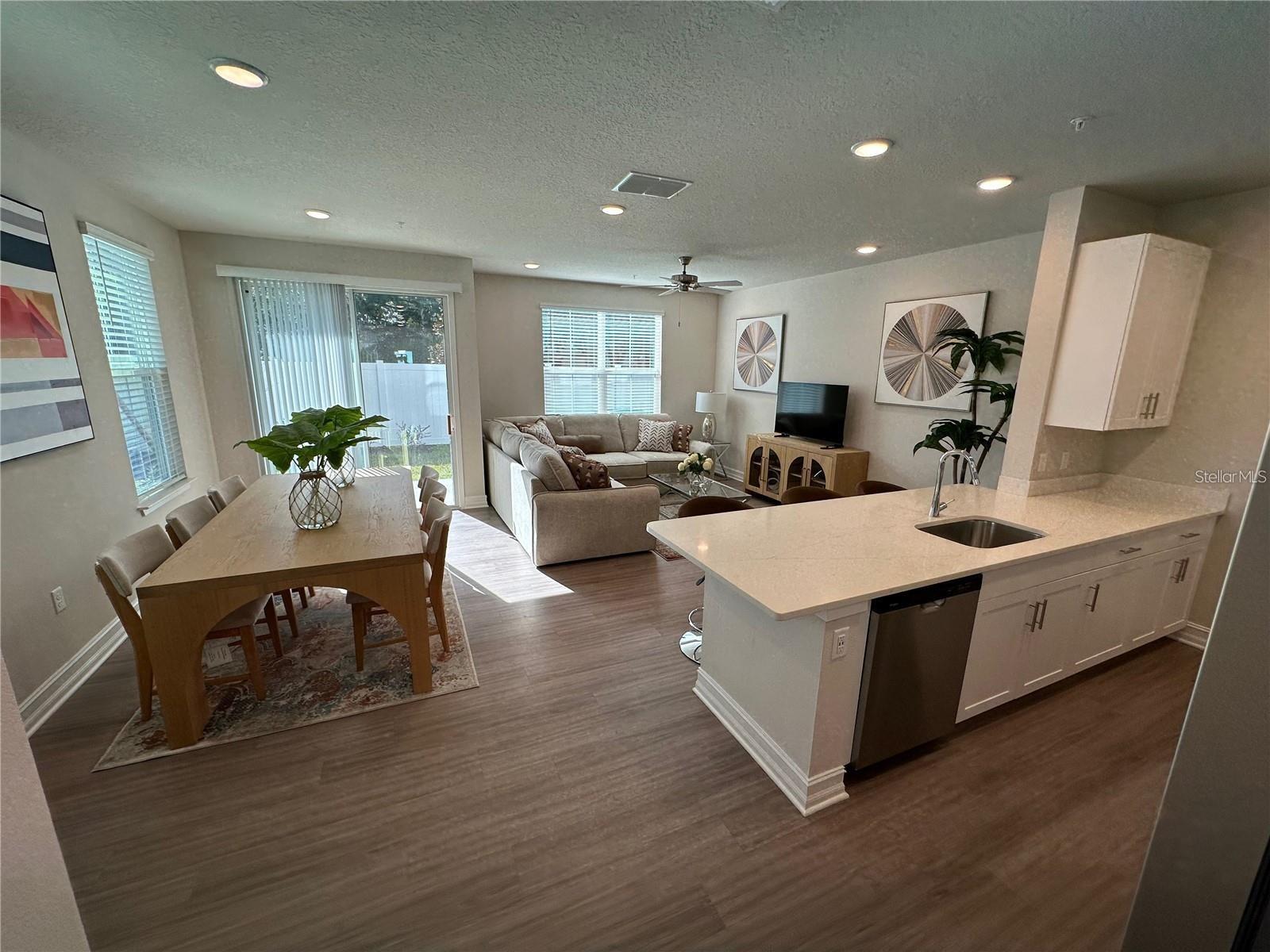 1111 E CAROLINE ST, TAVARES, FL, 32778