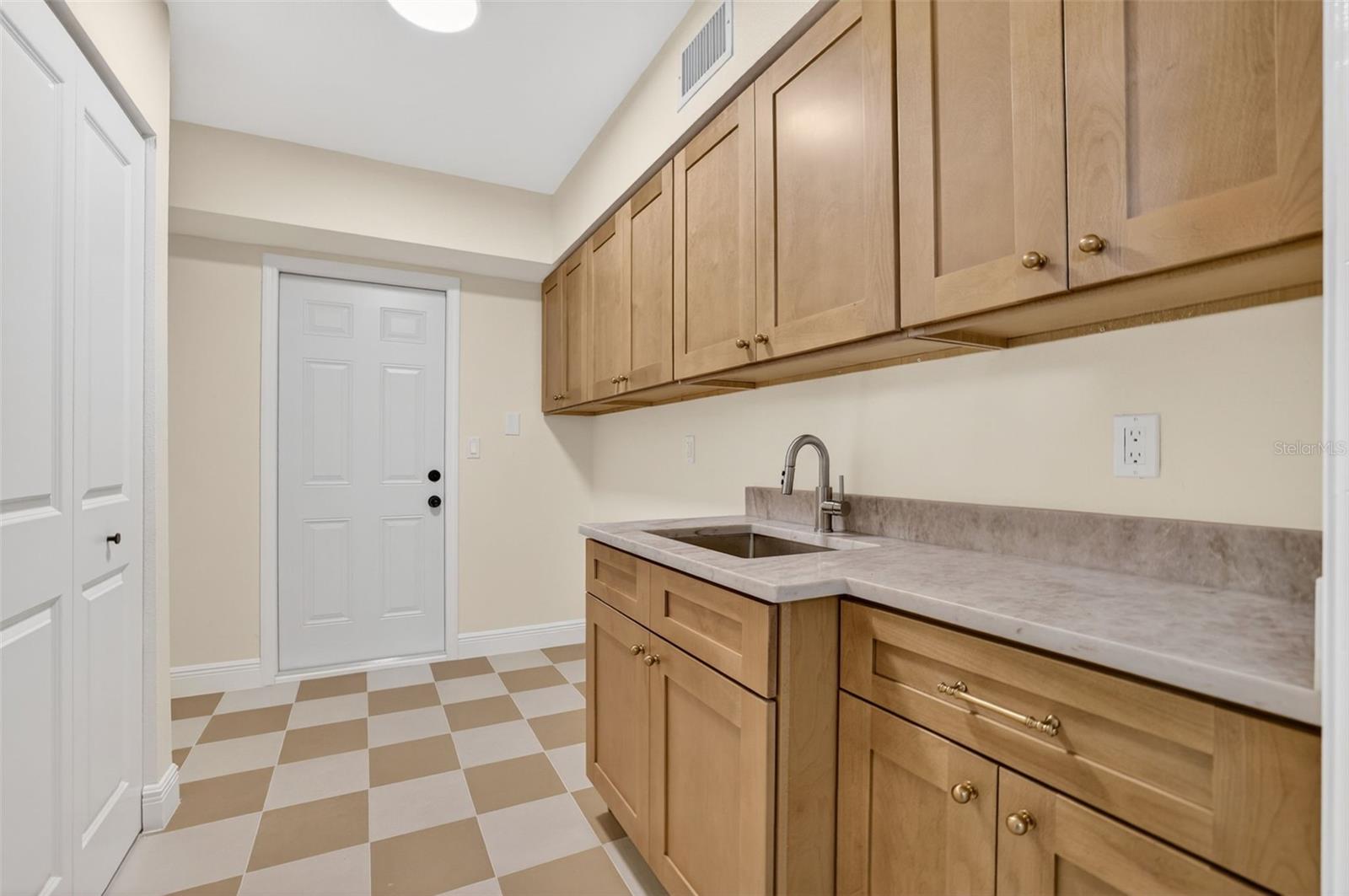 4404 CARROLLWOOD VILLAGE DR, TAMPA, FL, 33618
