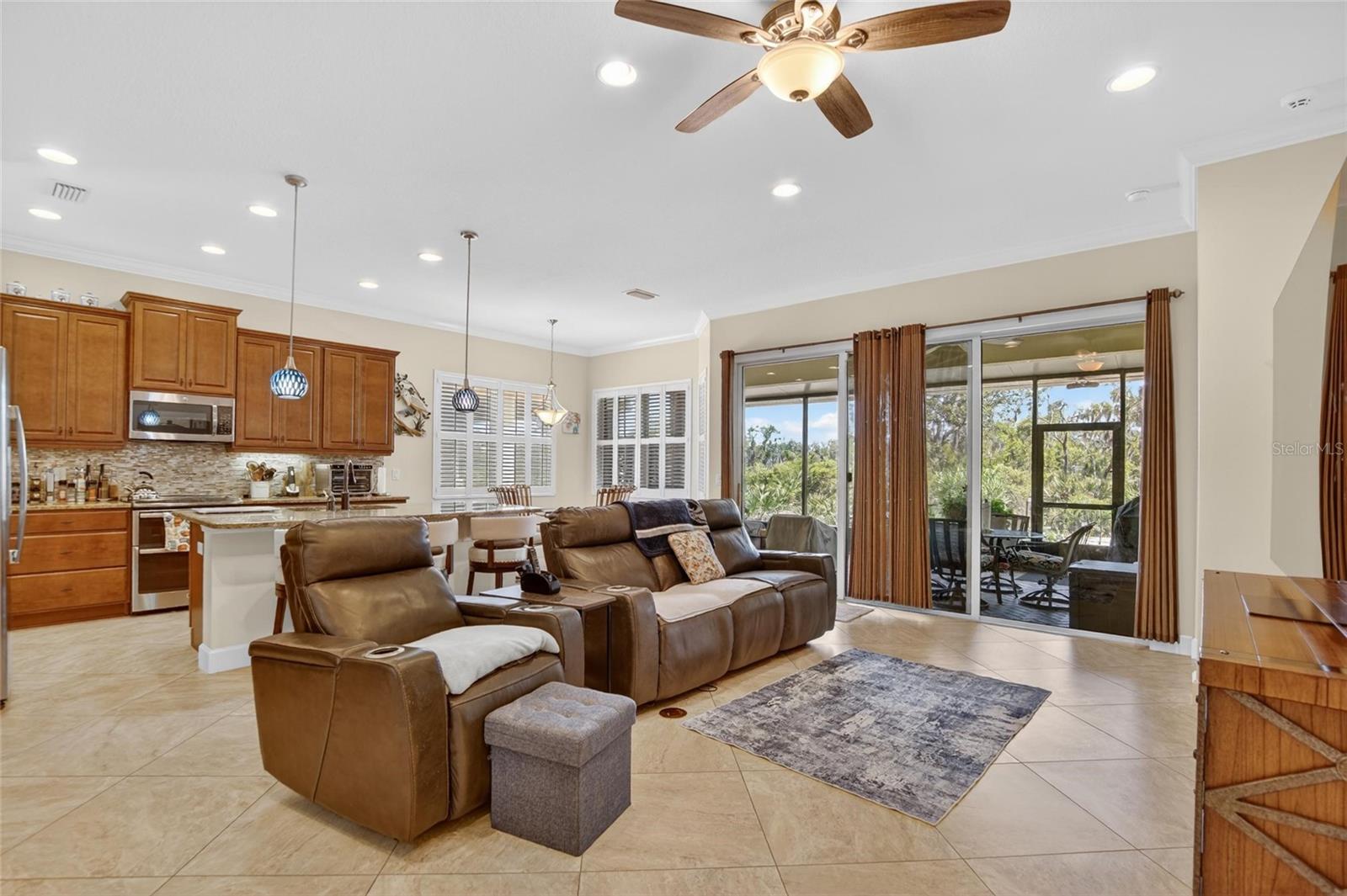 1525 EMERALD DUNES DR, SUN CITY CENTER, FL, 33573