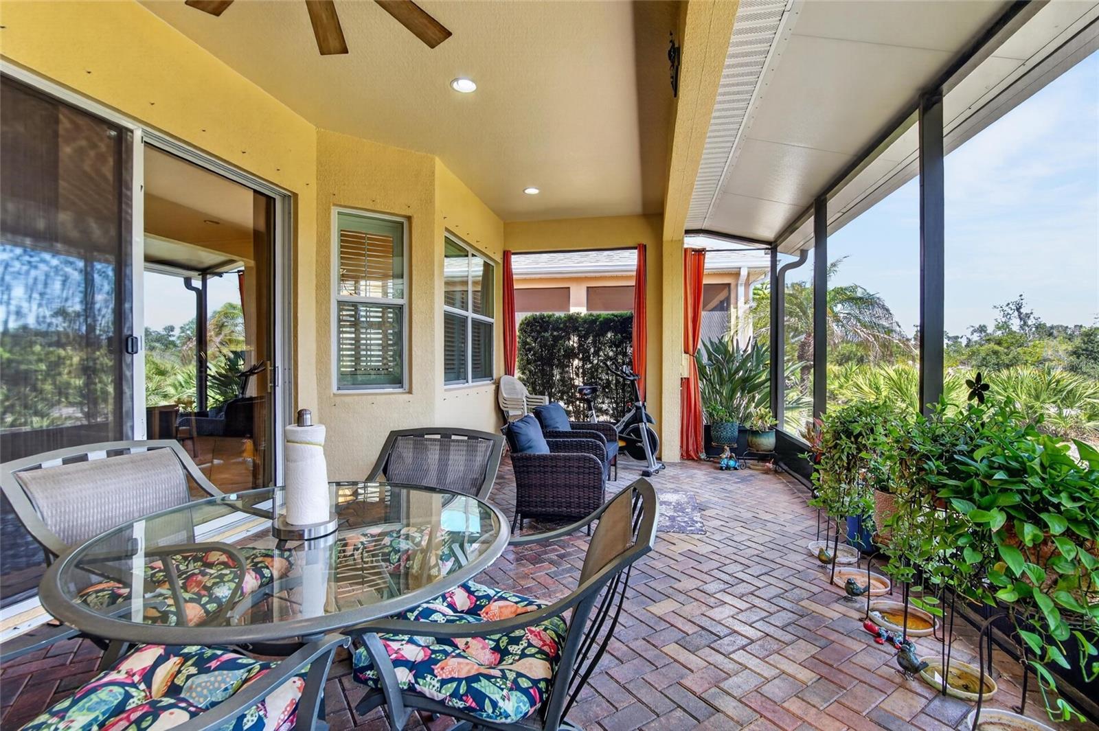 1525 EMERALD DUNES DR, SUN CITY CENTER, FL, 33573