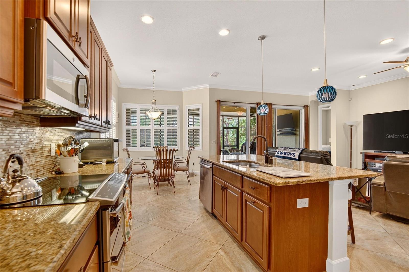 1525 EMERALD DUNES DR, SUN CITY CENTER, FL, 33573