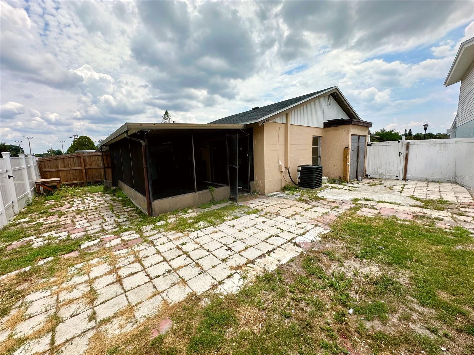 10539 PARKCREST DR, TAMPA, FL, 33624