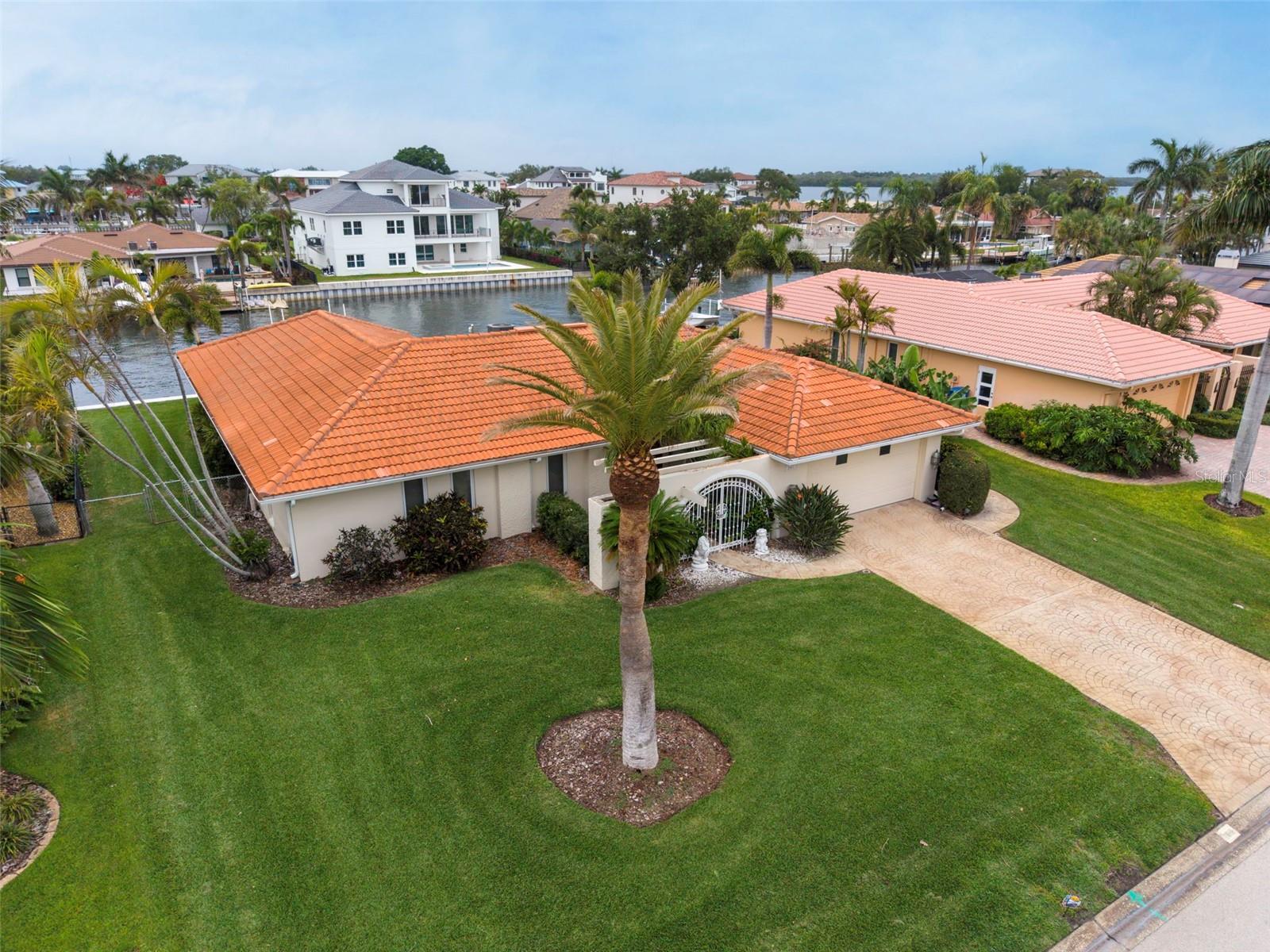 2041 CAROLINA AVE NE, ST PETERSBURG, FL, 33703