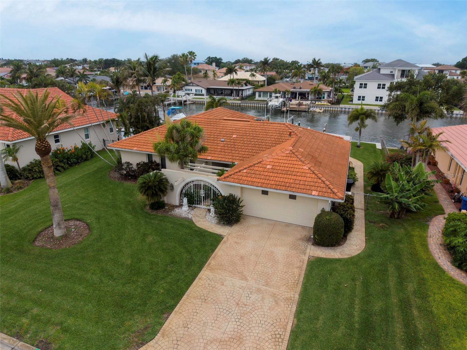 2041 CAROLINA AVE NE, ST PETERSBURG, FL, 33703