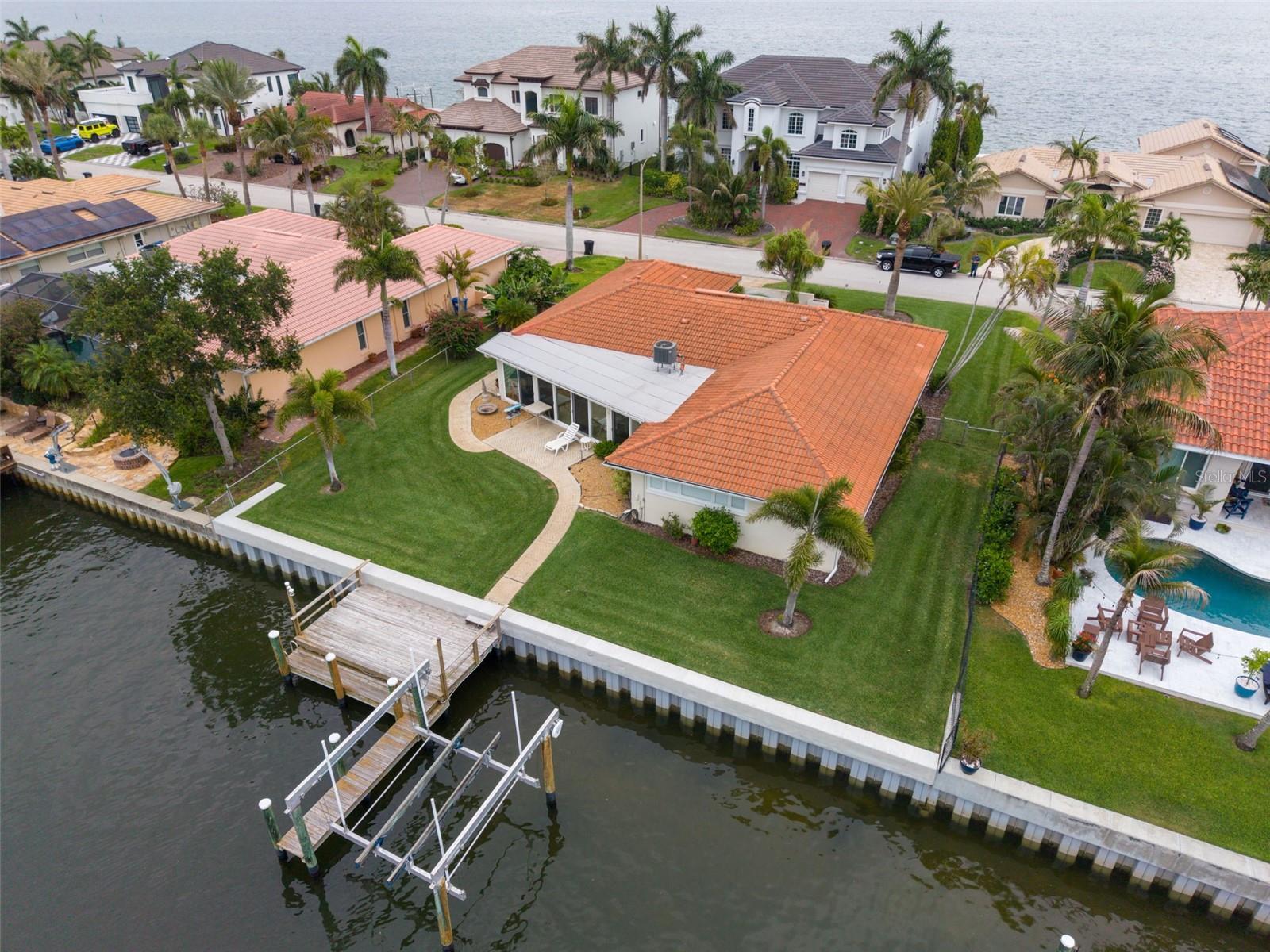 2041 CAROLINA AVE NE, ST PETERSBURG, FL, 33703