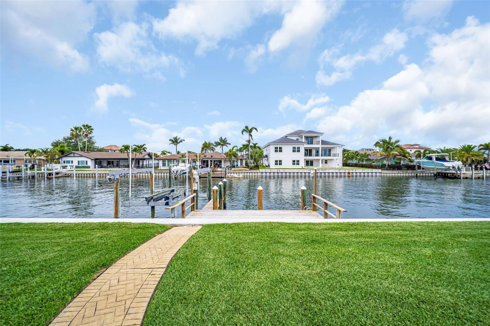2041 CAROLINA AVE NE, ST PETERSBURG, FL, 33703