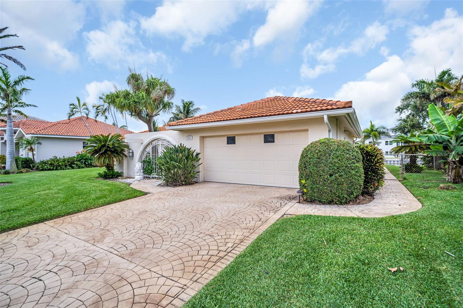 2041 CAROLINA AVE NE, ST PETERSBURG, FL, 33703