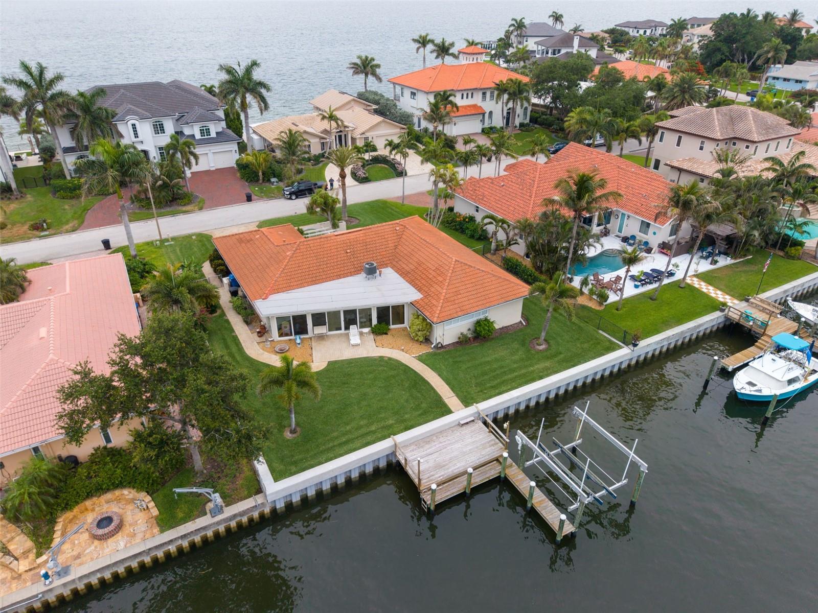 2041 CAROLINA AVE NE, ST PETERSBURG, FL, 33703